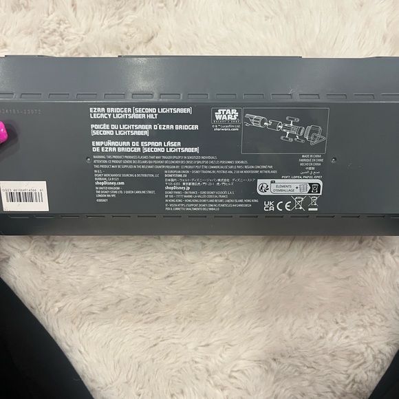 Ezra Bridger Legacy Lightsaber Hilt - Picture 2 of 3